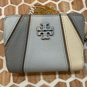 EUC Tory Burch McGraw bifold Wallet